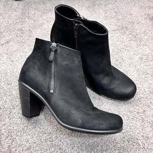 Ecco Black Leather double zip ankle boots size 41